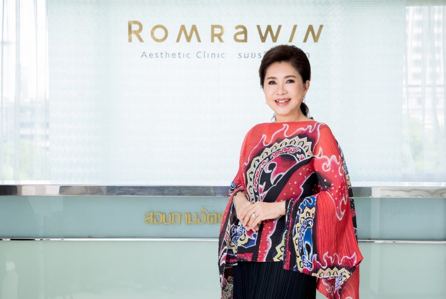 มาดามจอย –  แห่ง  Romrawin Clinic ชวนสาวๆ ทำสวย ต้อนรับปีใหม่