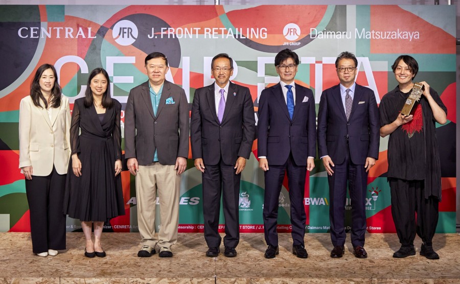 มาซาโตะ โอตากะ เอกอัครราชทูตญี่ปุ่นประจำประเทศไทย ให้เกียรติเป็นประธานและมอบรางวัลชนะเลิศในงานประกาศผลการประกวดศิลปะนานาชาติ “CENRETA ART AWARD 2025”