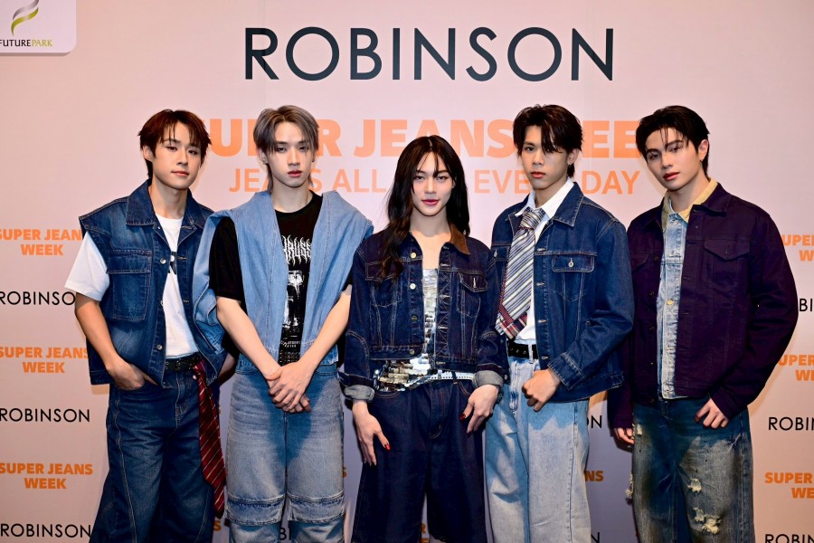 ROBINSON SUPER JEANS WEEK 2025 ปลุกพลังเดนิมทั่วประเทศ!  แฟชั่นโชว์สุดร้อนแรงแท็กทีม 5 หนุ่ม LYKN และเหล่าเดนิมไอคอน   สร้างปรากฏการณ์ทุกวันคือวันยีนส์ ‘Jeans All Day, Every Day’  ห้างโรบินสัน ในเครือเซ็นทรัล รีเทล เดินหน้าตอกย้ำความเป็น “ยีนส์เดสติเนชันอันดับหนึ่งของไทย”   ผนึกกำลัง 28 แบรนด์ยีนส์ไทย–ต่างประเทศ เนรมิตรันเวย์สุดยิ่งใหญ่ ครบทั้งแฟชั่น ความสนุก และดีลสุดคุ้มเพื่อคนรักยีนส์โดยเฉพาะ